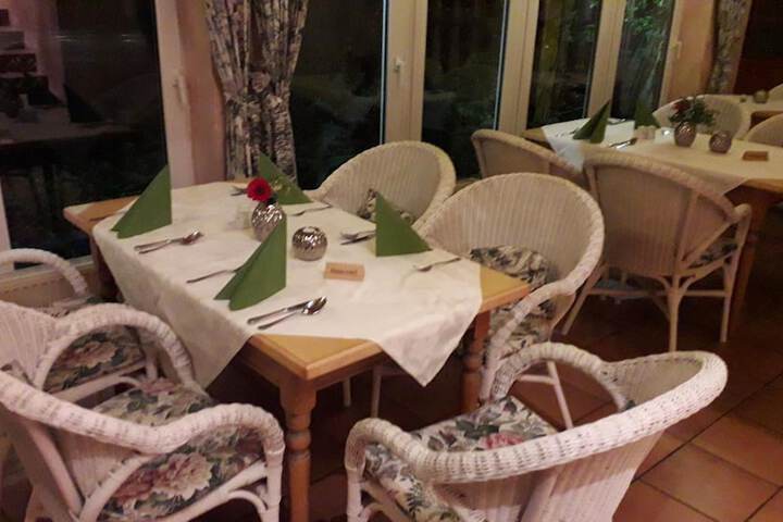 Dining 22 of 44