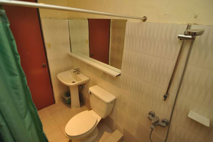 Room 106 of 158