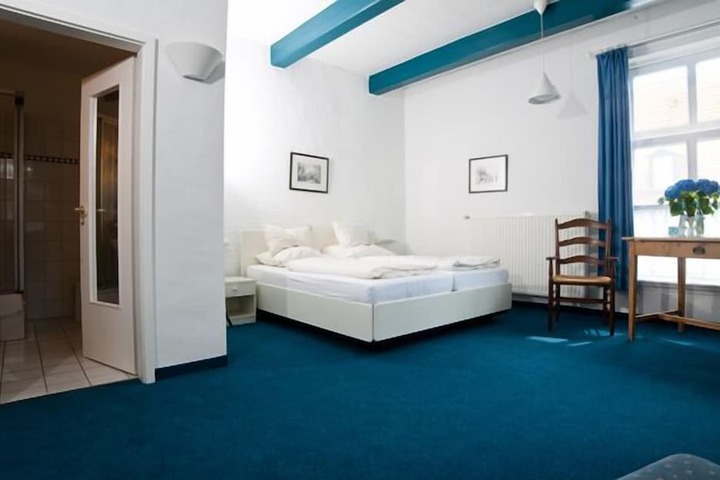 Room 8 of 44