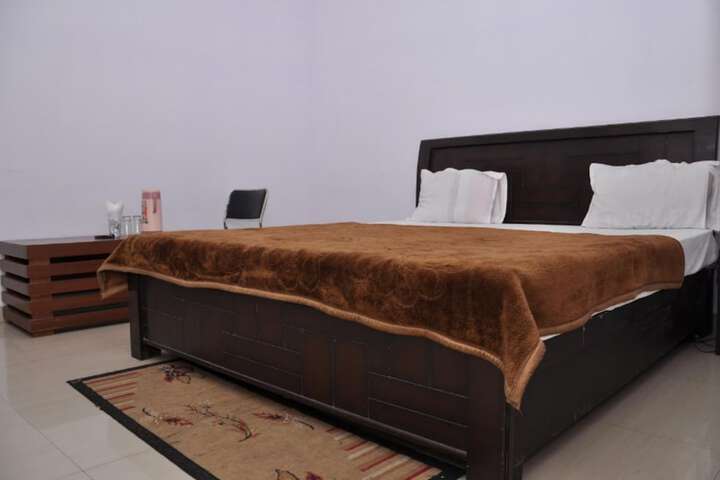 Room 12 of 22