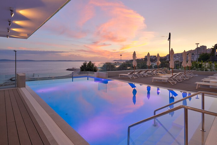 Pool 62 of 106