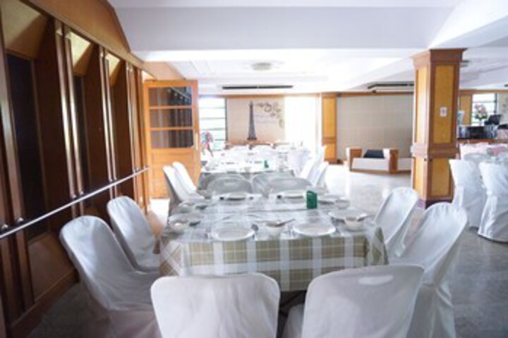 Dining 46 of 50