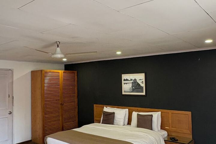 Room 5 of 17