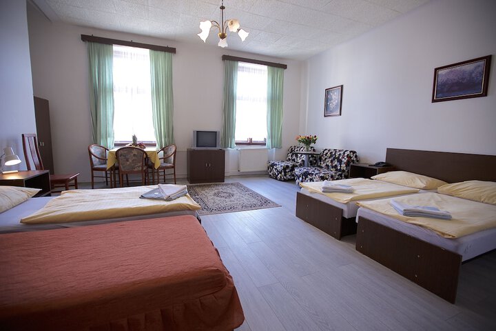 Room 8 of 33