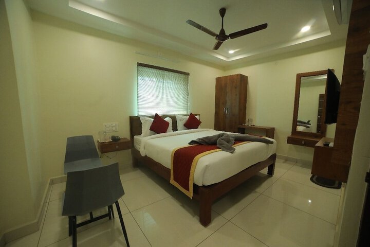 Room 4 of 16