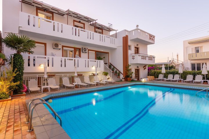 Hotel Pool