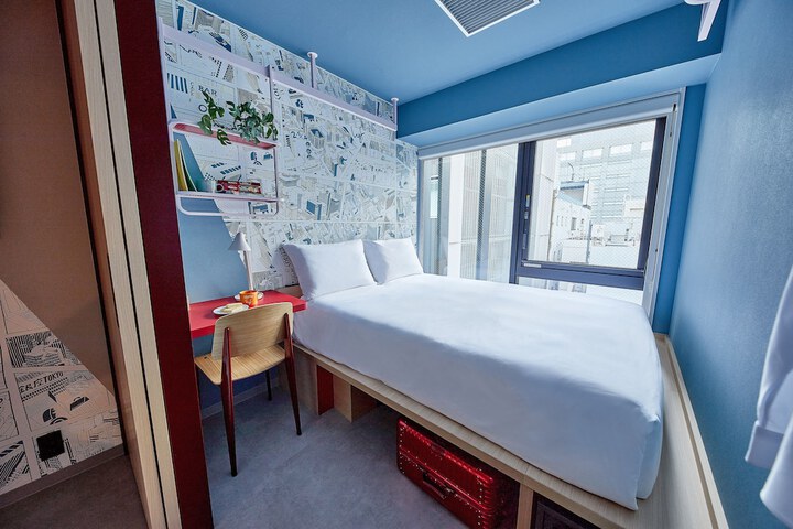 Room 7 di 60