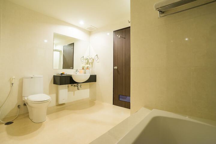 Room 53 of 80