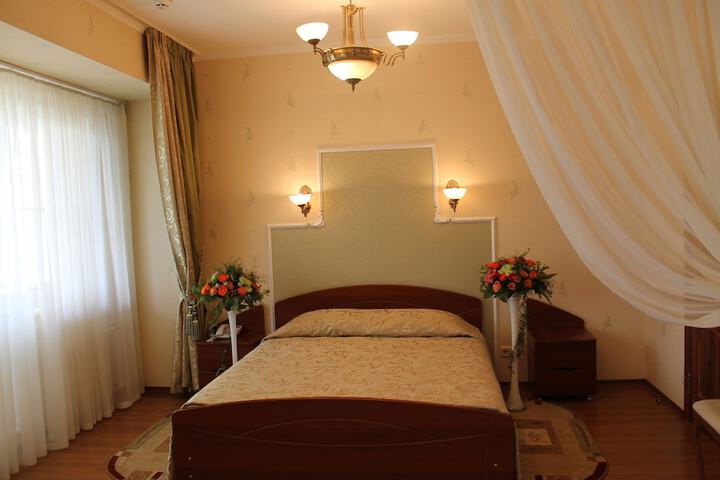 Room 12 of 82
