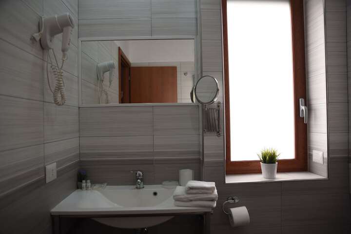 Room 25 of 38