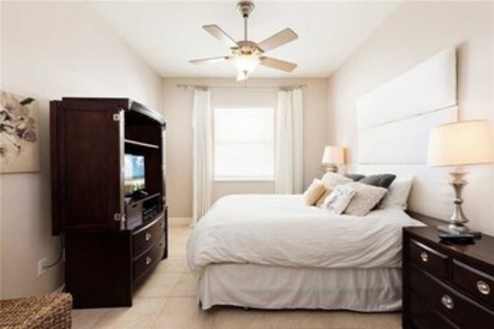 Room 28 of 32