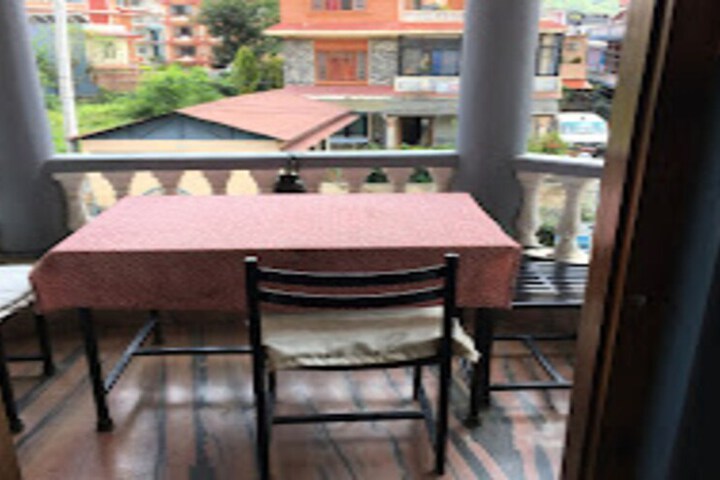 Room 8 of 10