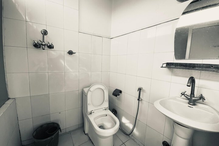 Room 12 of 28