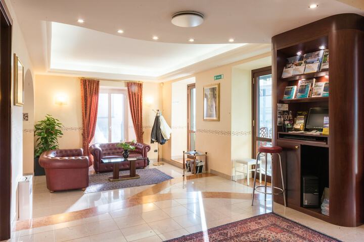Guest Lobby