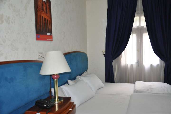 Room 10 of 42