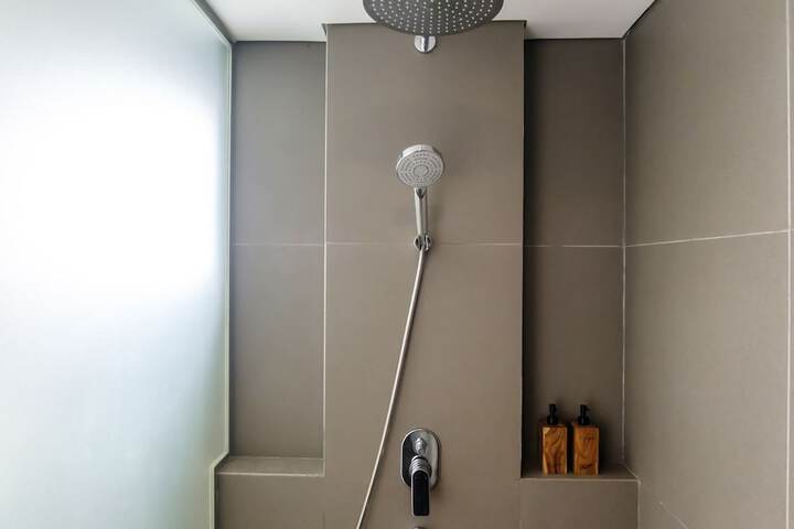 Room 42 of 65