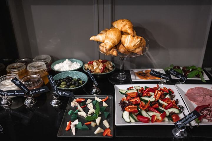 Dining 49 of 60