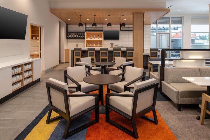 Lounge 59 of 66