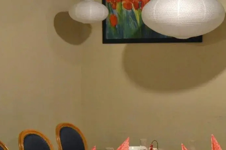 Room 8 of 18