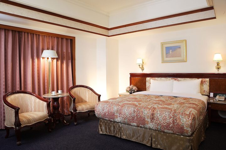 Room 4 of 24