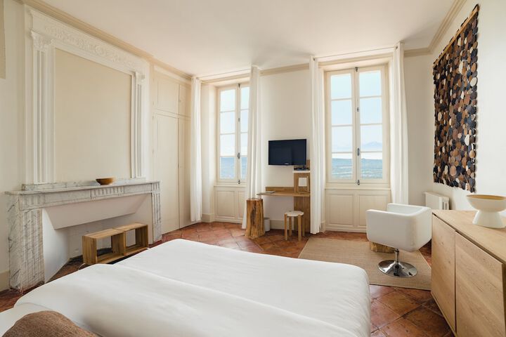 Room 7 of 42