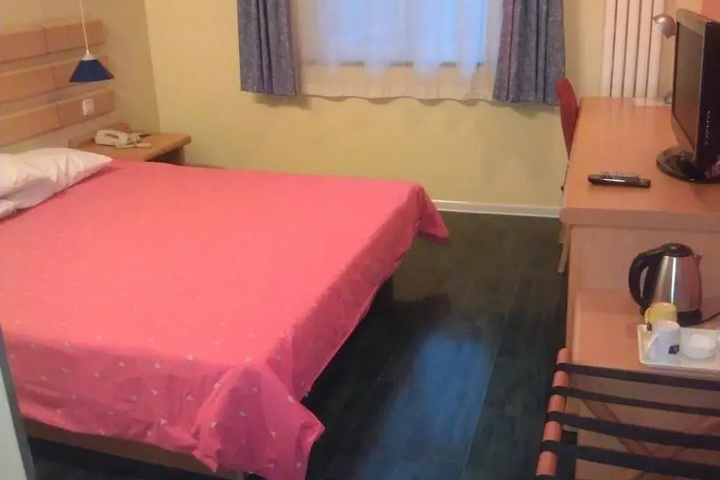 Room 2 of 7