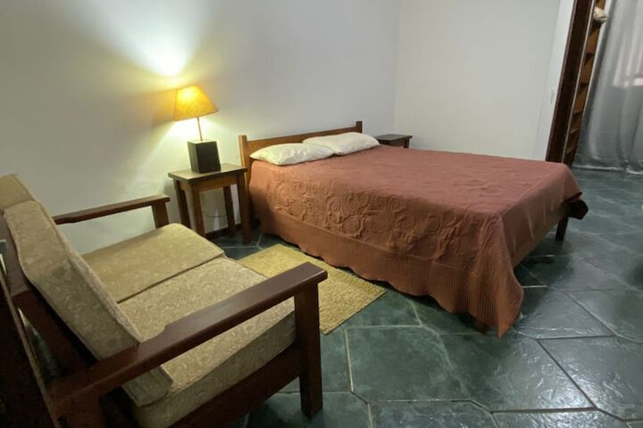 Room 4 of 9