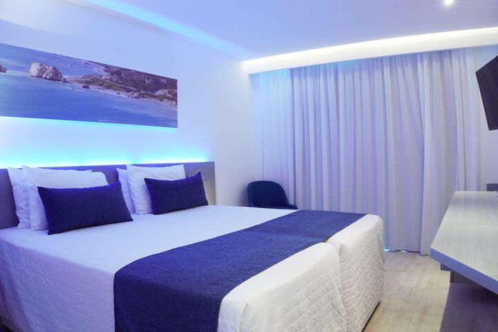 Room 14 of 66