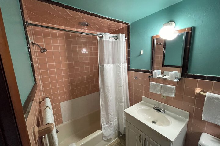 2 Double Beds (3 of 16)