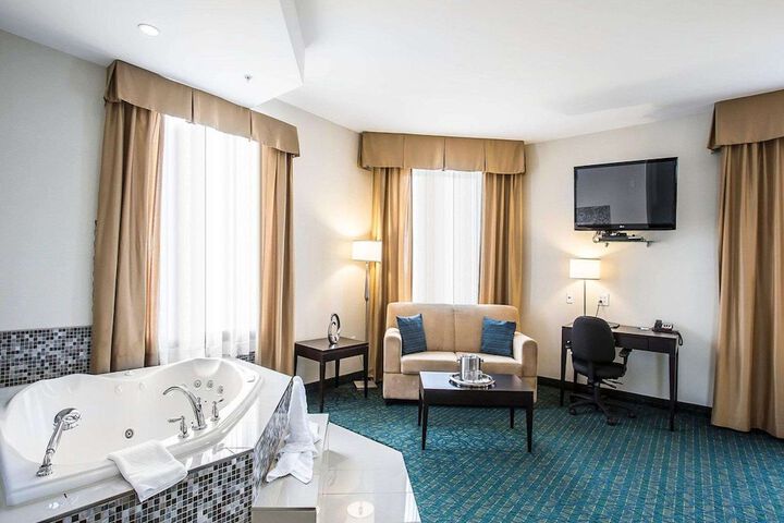 Room 40 of 84