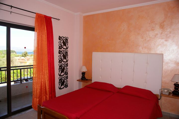 Room 6 of 38