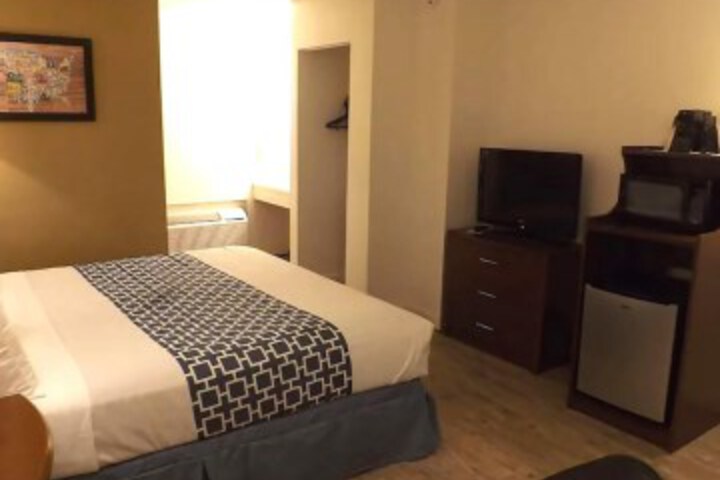 Room 17 of 35