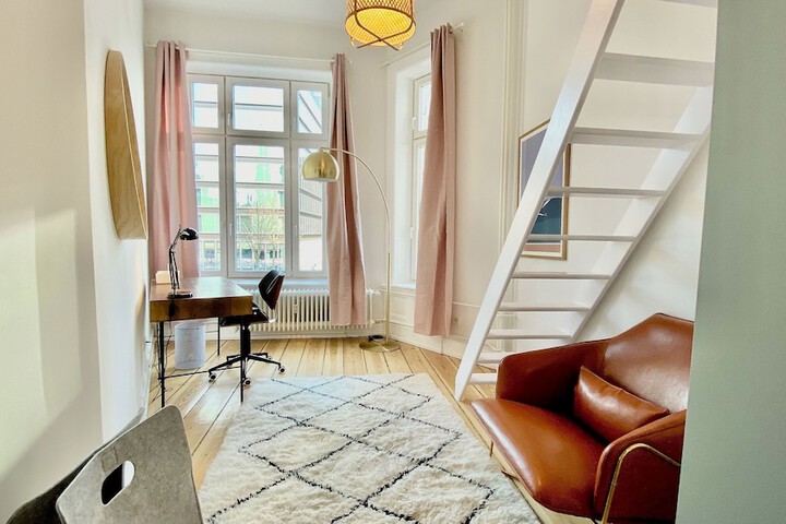Room 10 of 28