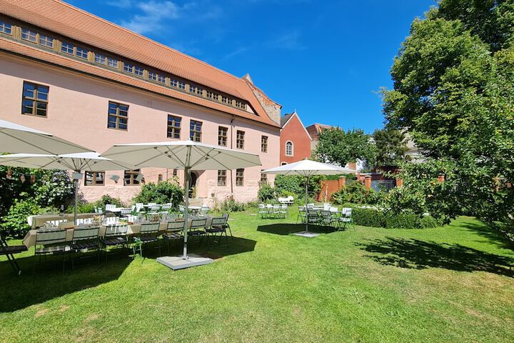 Hotel Exterior 139 of 174