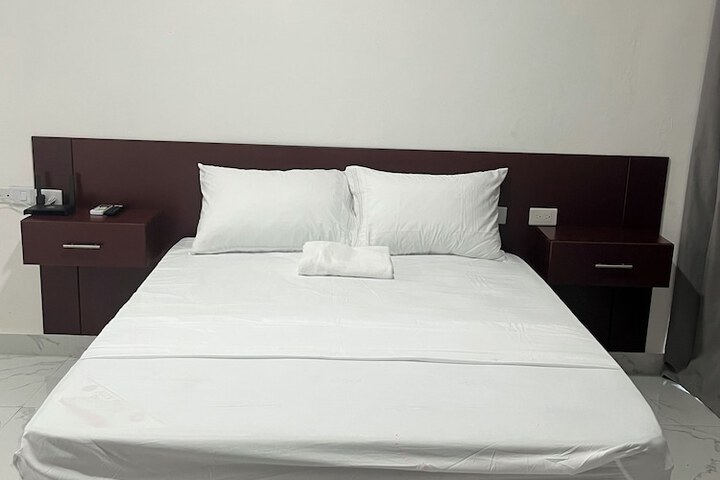 Room 8 of 54