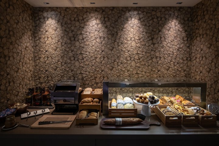 Breakfast/Coffee Service 74 of 82