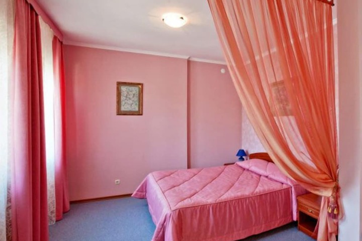 Room 30 of 99