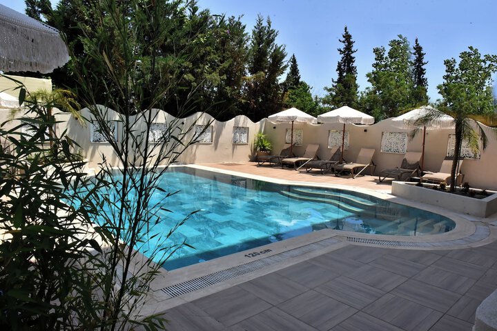 Pool 40 of 54