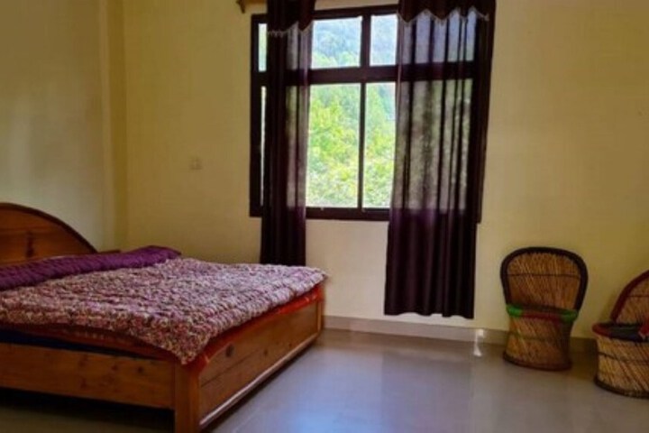 Room 8 of 16