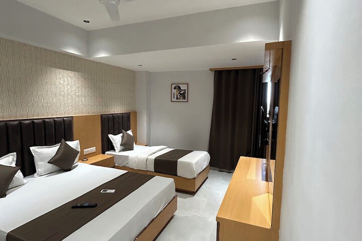 Room 13 of 23