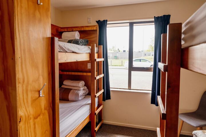 Room 4 of 27