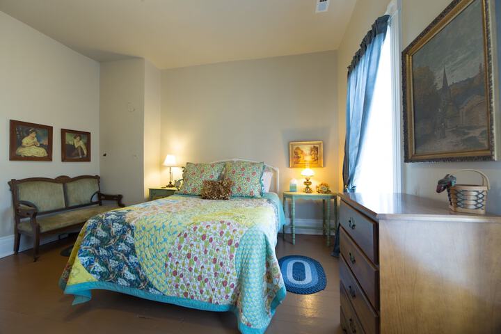 Room 5 of 32