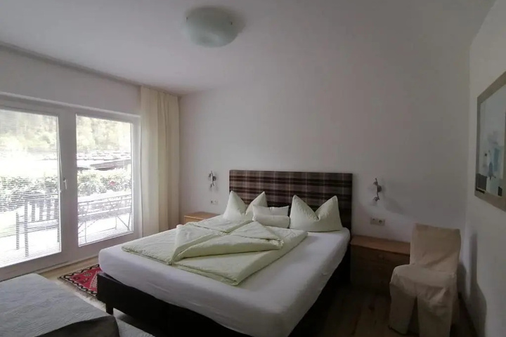 Room 3 of 18