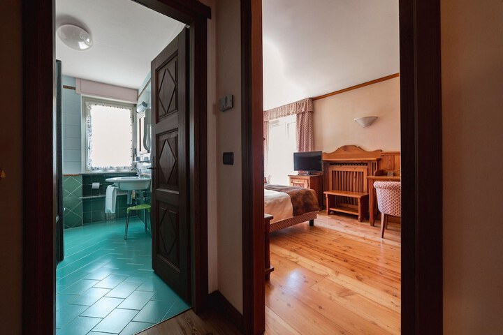 Room 10 of 63