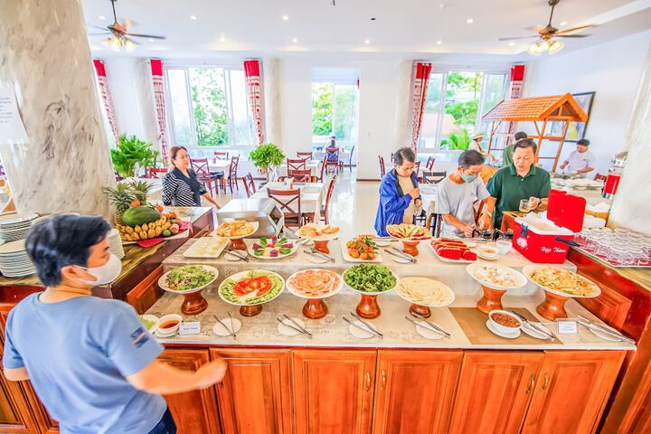 Dining Photos
