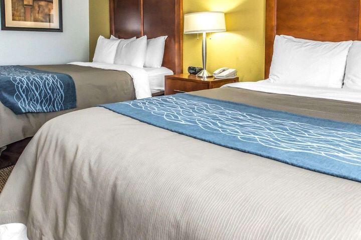 1 Queen Bed (4 of 13)