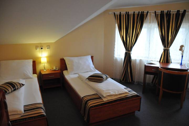 Room 9 of 27