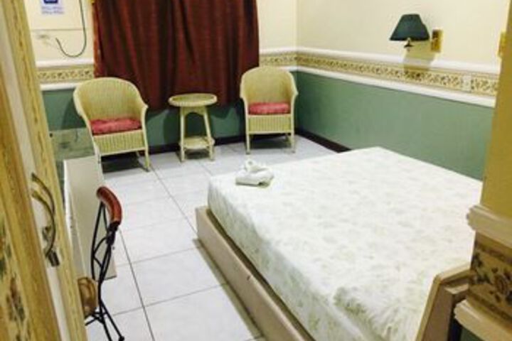 Room 7 of 25