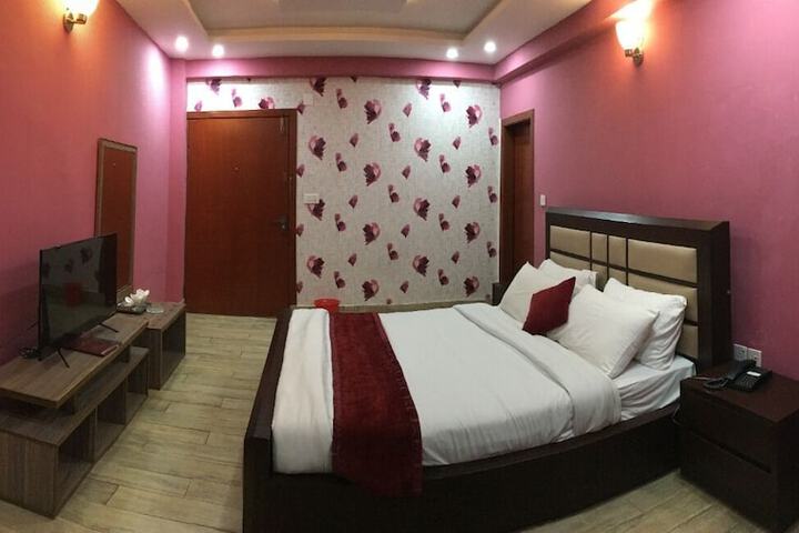Room 7 of 33