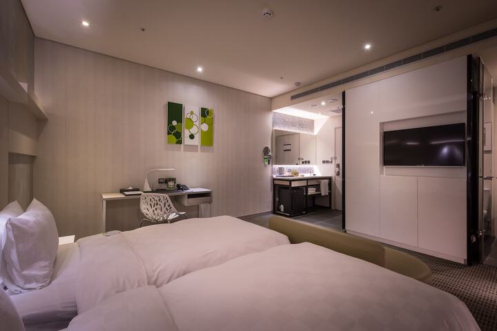 Room 10 of 36